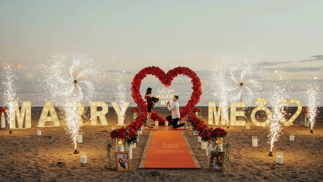 Nata Kırmızı Love Evlilik Teklifi