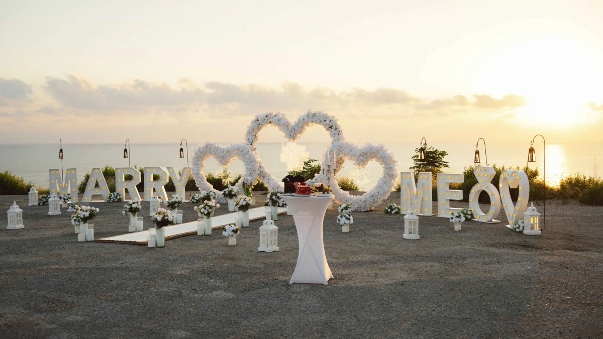 Marry Me beyaz çiçek konsepti